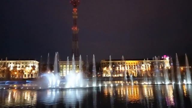 Queen. The Show Must Go On. Светомузыкальное шоу на Свислочи (Минск, 2021).mp4