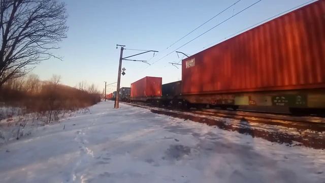 Электровоз 3ЭС5К-227 "Ермак"  с грузовым поездом зимним вечером на Транссибирской магистрали.