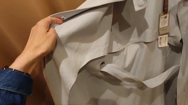 Как сшит плащ без рукавов MRZ. Лаконичное дополнение образа.