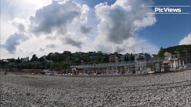 Погода в Сочи сегодня 19 мая 2024. Лазаревское. Пляж Одиссея. Чёрное море. Отдых и сезон в Сочи 2024
