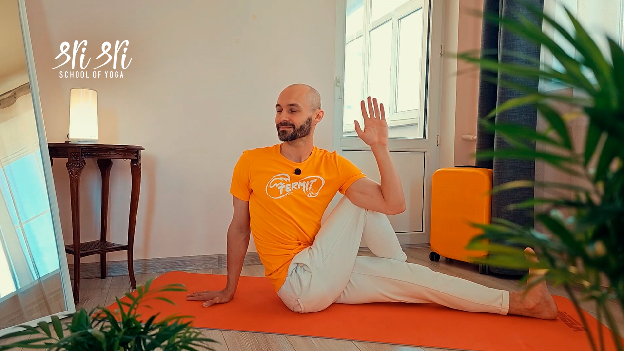 Простая и эффективная Шри Шри йога для снятия внутреннего напряжения