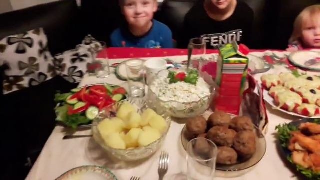 Светлый праздник Рождества поем Рождественские песни