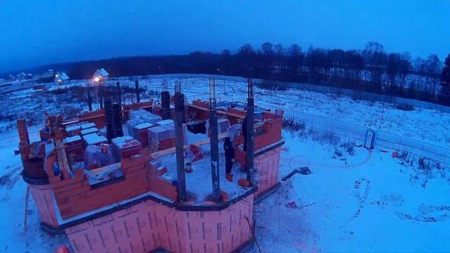 установка колонн и кладка