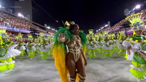 IZA_samba_rainha_bateria_Imperatriz_Carnaval_2022