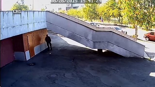 Пописали в центре Петрозаводска, деградация...