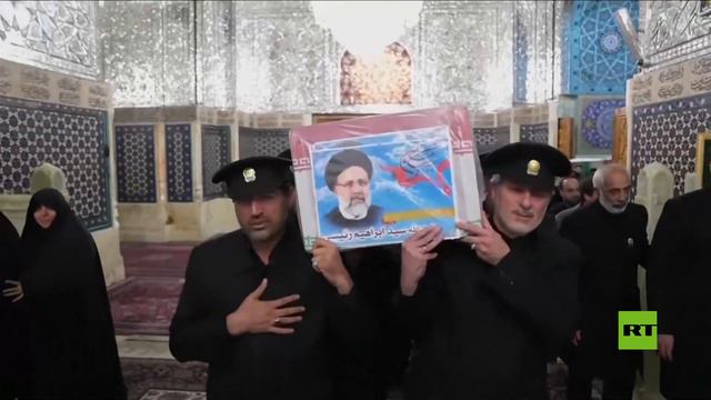 دفن الرئيس الإيراني رئيسي في أقدس موقع للمسلمين الشيعة في إيران