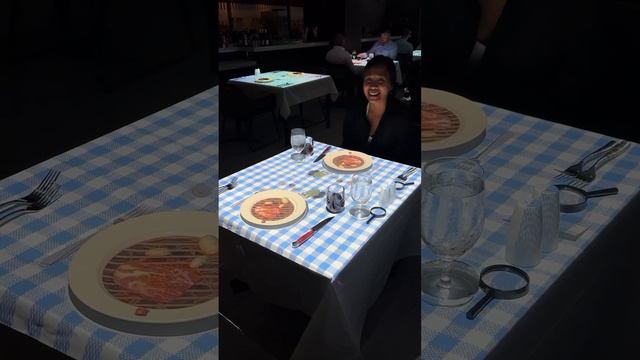 Таким анимированным перформансом прямо на столиках удивляет своих гостей новый ресторан