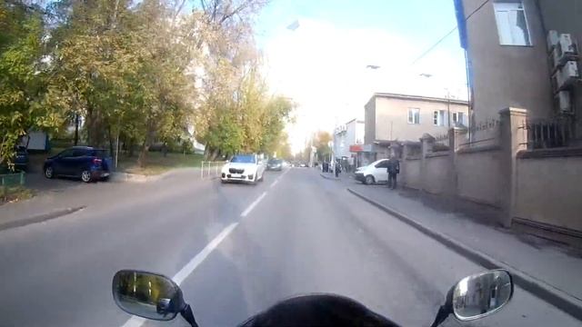 Въехал в дверь в такси