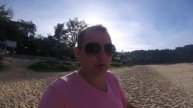 Утро в Таиланде, море и улыбающаяся тайка