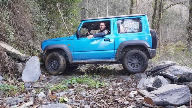 ?? Damos la vuelta en un camino estrecho con el Suzuki Jimny 2021