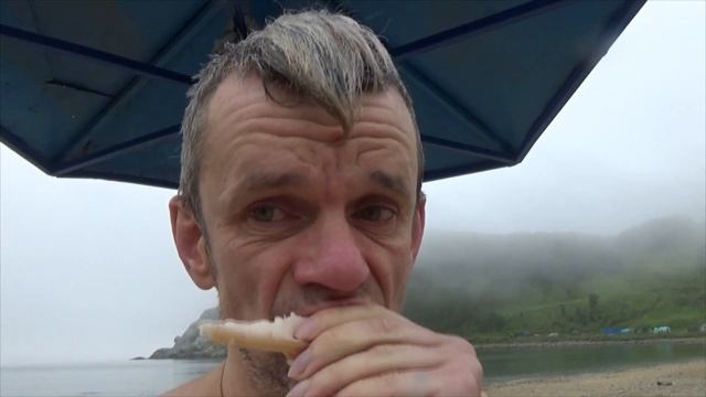 мукбанг обжор бутерброда на японском море