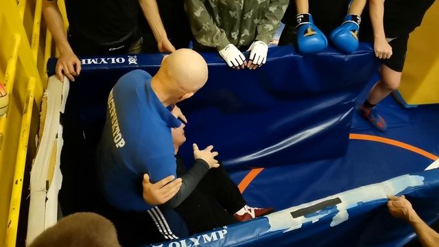От удара ногой.Ограниченное пространство. В. Н. Крючков