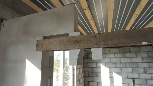 Монтаж перемычек из газобетона в дверных проёмах межкомнатных перегородок.