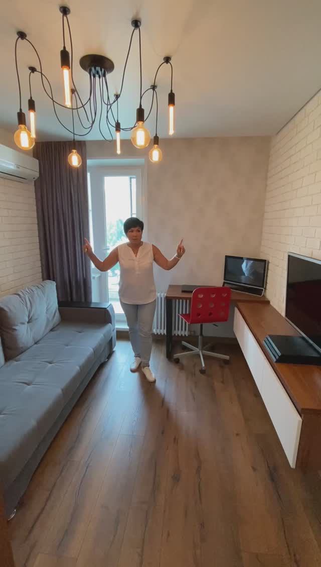 Мебель в комнате 9 кв. метров. Тумба, стол и шкаф-купе