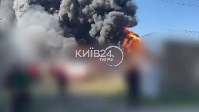 ‼️🇺🇦🔥 Нефтехранилище в Киевской области продолжает полыхать после утреннего налета дронов

Масшта
