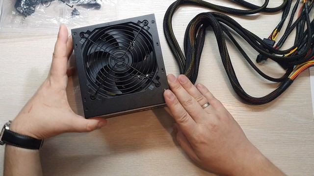 Распаковка и обзор блока питания Thermaltake TR2 S 700W (2160р 4К)
