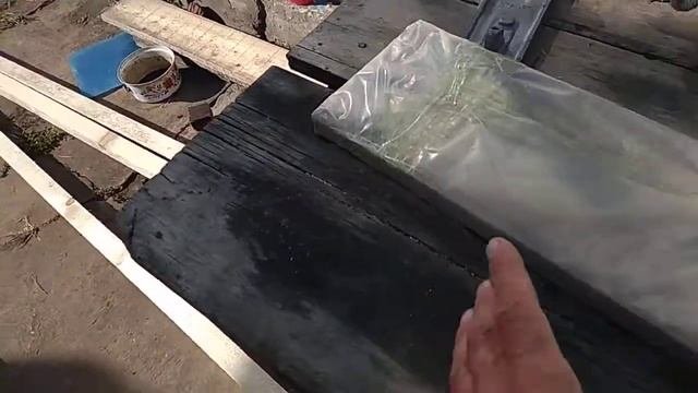 Чтобы дерево в земле не гнило.