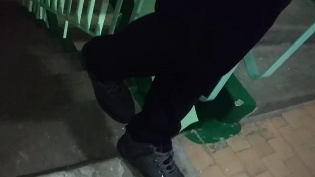 Спуск по лестнице.
