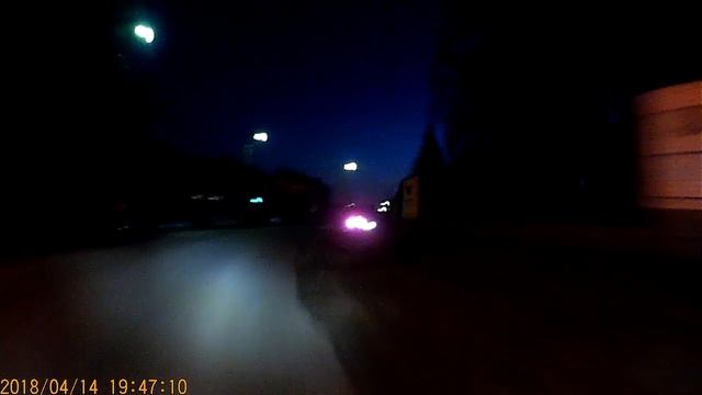 Ночная поездка с лед лампой. Мопед Дельта