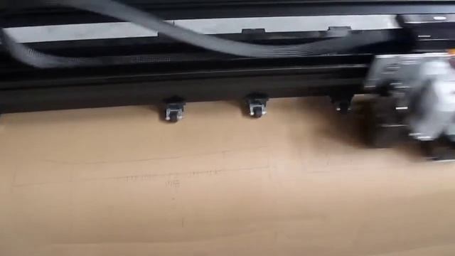 SINAJET Режущий вертикальный плоттер.  Резка картона 120г 250г.