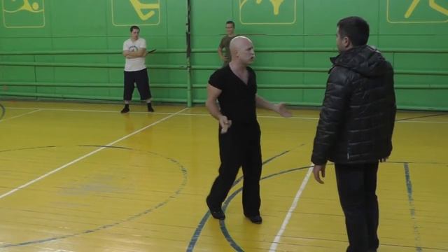 Комбинация лоу кик и порез ножом 2