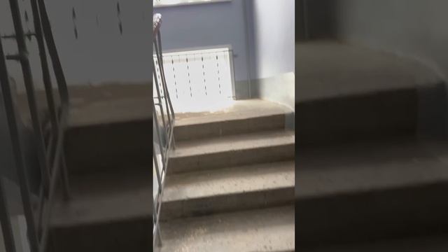 Иду к девушке в гости - очень странный подъезд