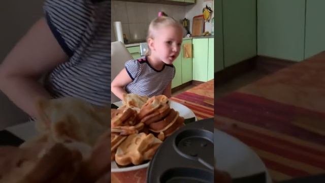 Вкуснейшие вафли! Дарине 4 годика нравится вафельница для детских вафель КТ 1619 Китфорт