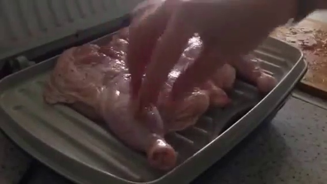 Цыплёнок в гриле GFGRIL