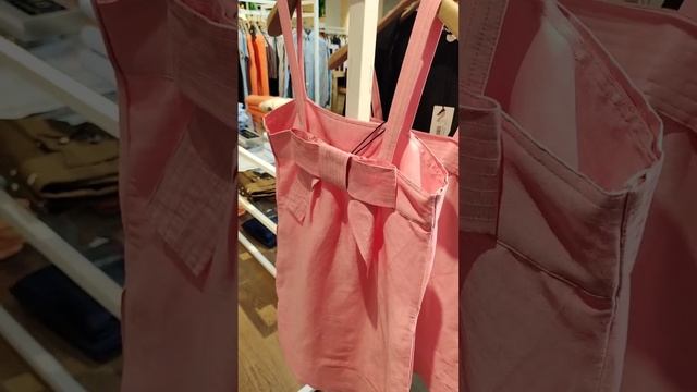 Обзор трендов. Ассортимент и цены итальянских магазинов: аксессуары, платья, пляжная мода.