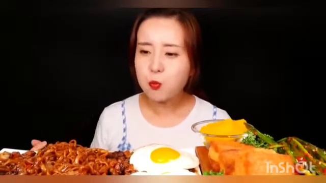 Еда на камеру?