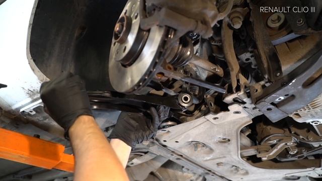 Cómo cambiar los brazo de suspensión delantera en RENAULT CLIO 3 [VÍDEO TUTORIAL DE AUTODOC]