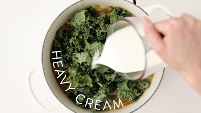 Zuppa Toscana (Creamy Italian Sausage, Potato and Kale Soup)