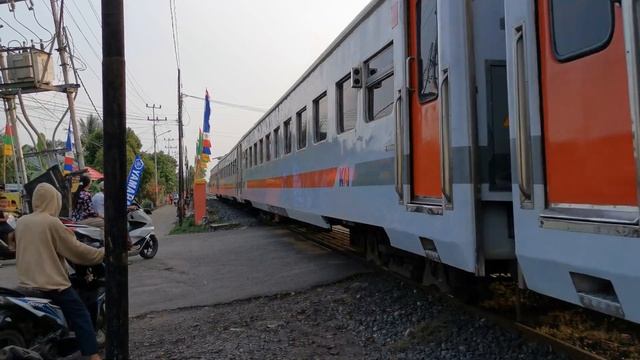 ?? Best of National Railways of Indonesia - Sumatra and Java - KAI - 1 Month in Indonesia (2022)(4K