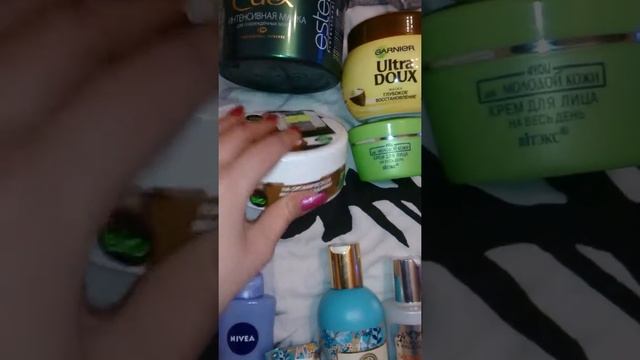 Много пустых банок estel Avon вiтекс краски