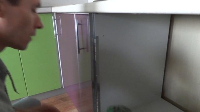 Установка защитной рамки в корпус духовки