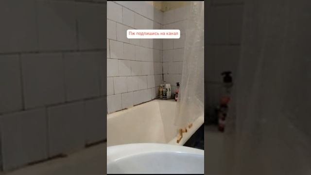 меня учят стрелять из пистолета