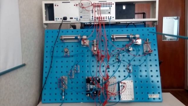 Система электропневмоавтоматики под управлением (ПЛК). Задача 3-го класса сложности.