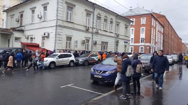 Очередь за новой колонкой Яндекс мини растянулась более чем на километр