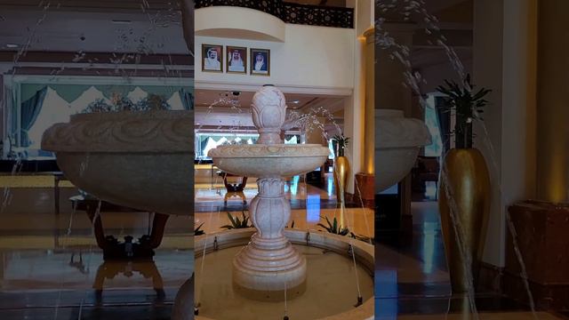 Фонтан в отеле Ajman Hotel ⛲️ ОАЭ 🇦🇪 #путешествие #оаэ #отель #отдых