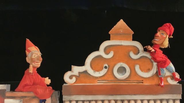Петрушка спешит домой