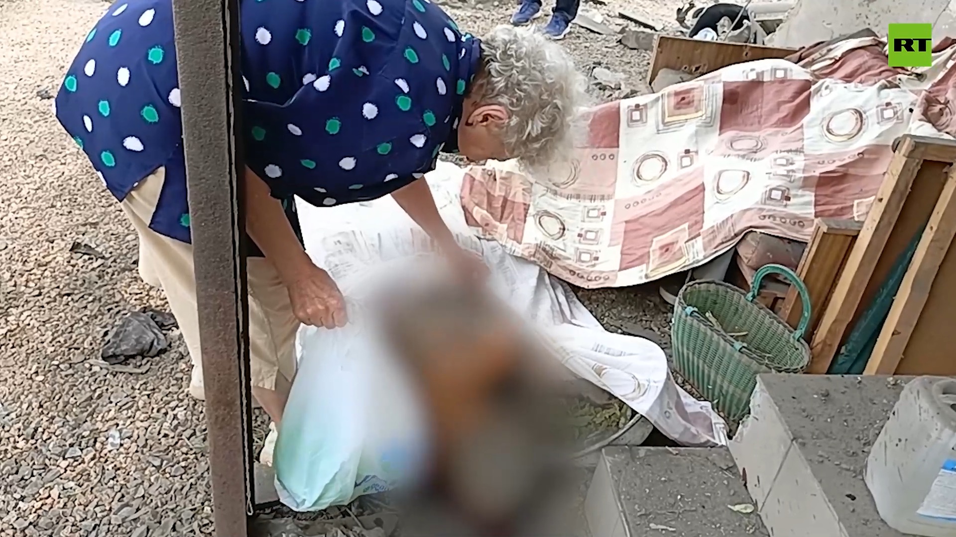 «Наверное, живой ещё»: мать увидела тело своего погибшего сына после обстрела Донецка