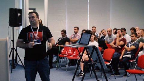 Eugene Gorelik, «Cloud Native Architectures”