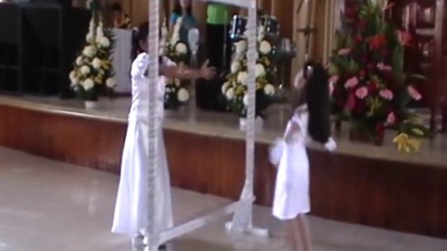 PANTOMIMA MI ESPEJO Y YO. POR NIÑOS DE LA IGLESIA CRISTO VIENE