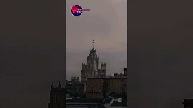 Красоты Москвы. Сижу у окошка и тут...