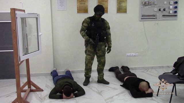 Сотрудники полиции ГУ МВД России по Ростовской области задержали подозреваемых в мошенничествах