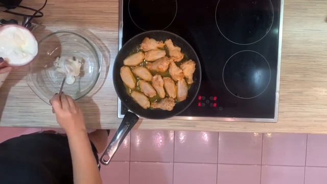 КАК ПРИГОТОВИТЬ КУРИНЫЕ КРЫЛЫШКИ В СОУСЕ БАФФАЛО: вкусный рецепт