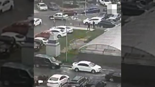 Екатеринбург: ураганом сдуло крышу паркинга