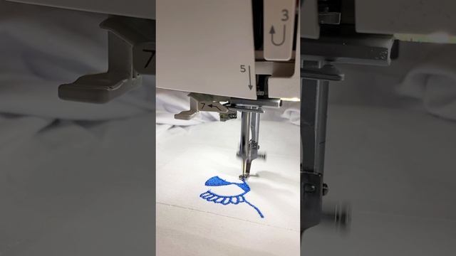 Машинная вышивка на одежде