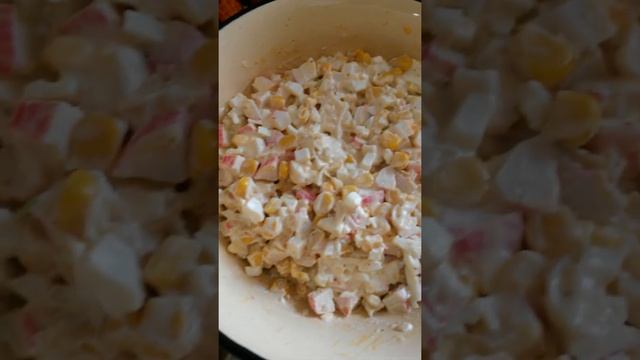 Салат из крабовых палочек двенадцатого апреля