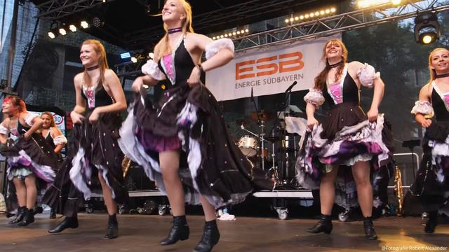 Канкан на карнавала в Фюрстенфельдбруке на Альштадтфест FFB 2023  #sexy #upskirt #шоу